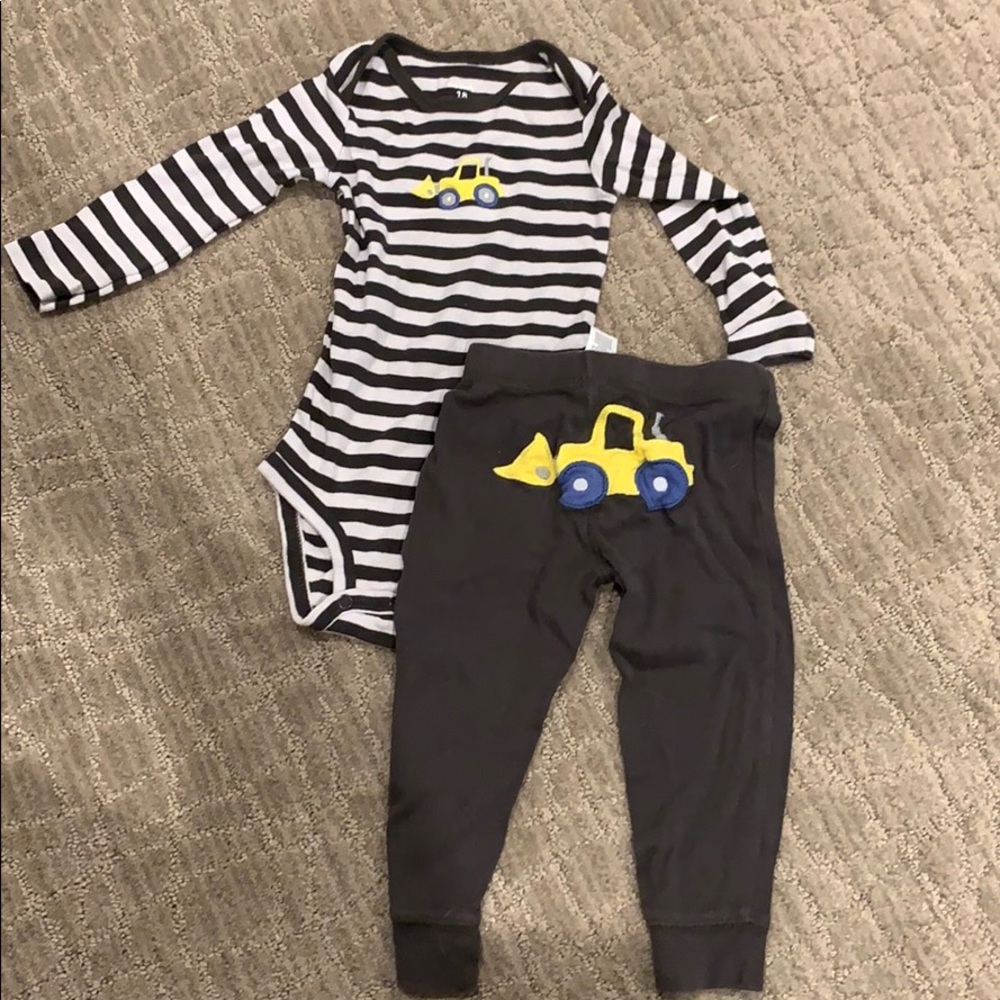 Carter’s 2 piece matching set